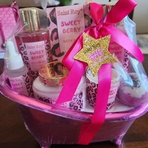 NWT Sweet Berry Bath Set - Pink
